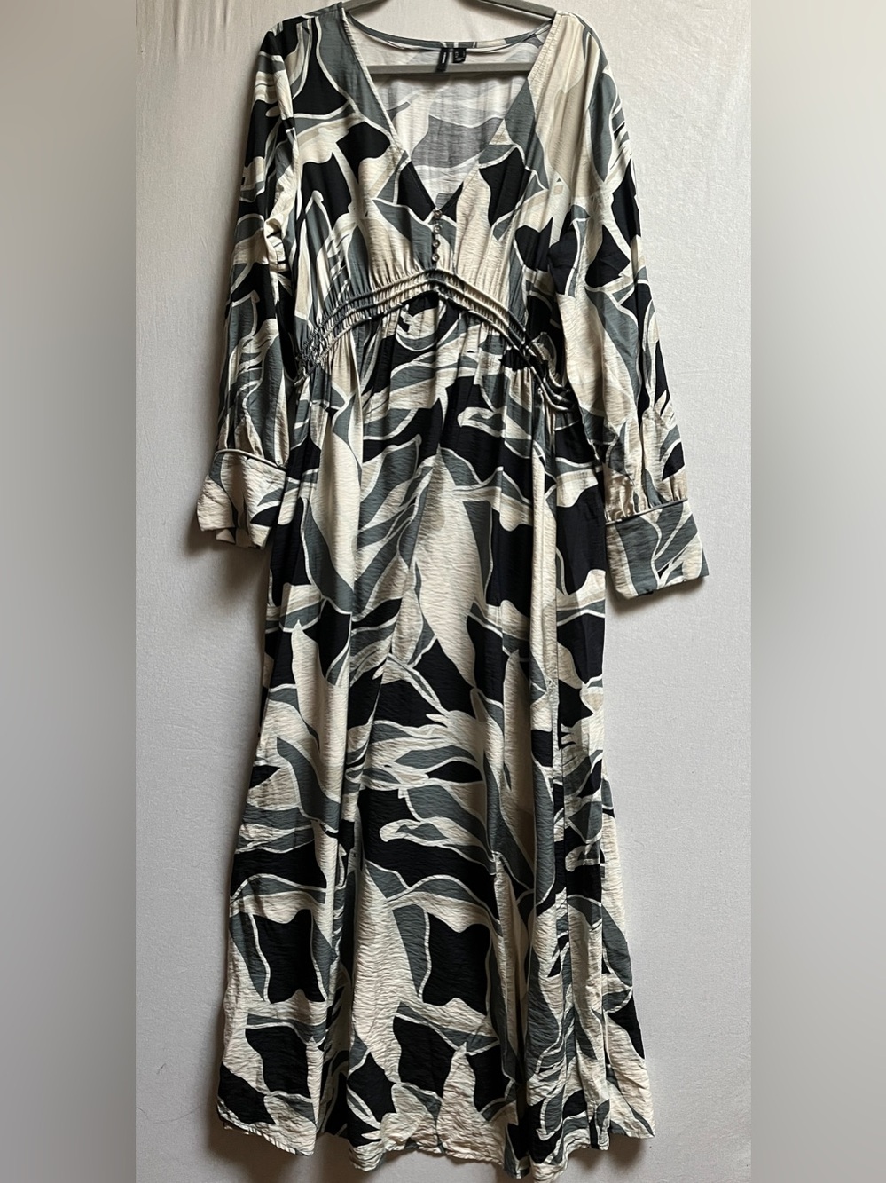 Vero Moda Black and Cream Abstract Long Sleeve Midi Dress L